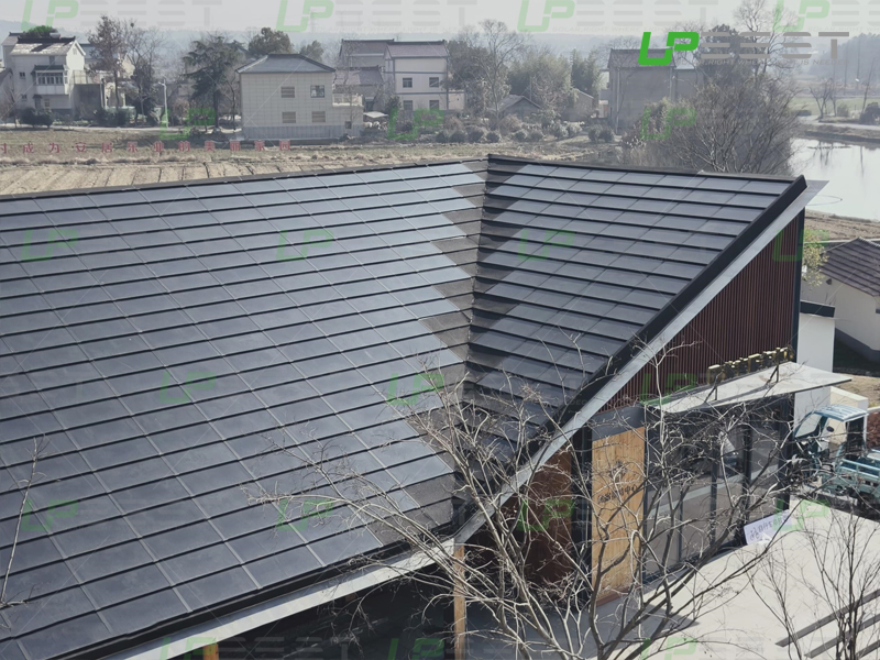 Projeto de telha solar UPBEAT BIPV após 3 meses de chuva e neve, brilha lindamente, à prova d'água é o primeiro quando se trata de construção de projetos fotovoltaicos integrados